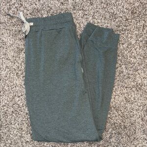 Vuori performance joggers women